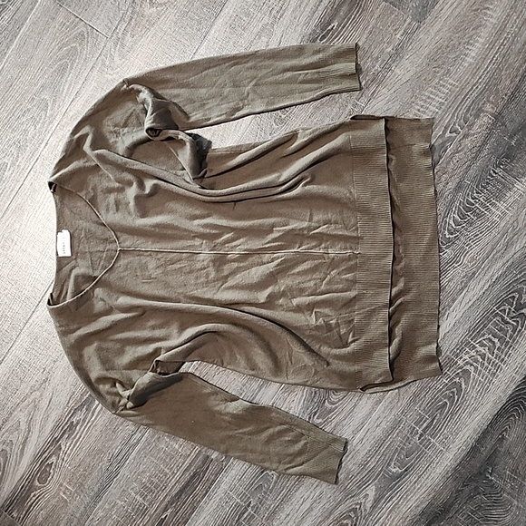 Dreamers Sweaters - 🦜 Dreamers v-neck Sweater 🦜